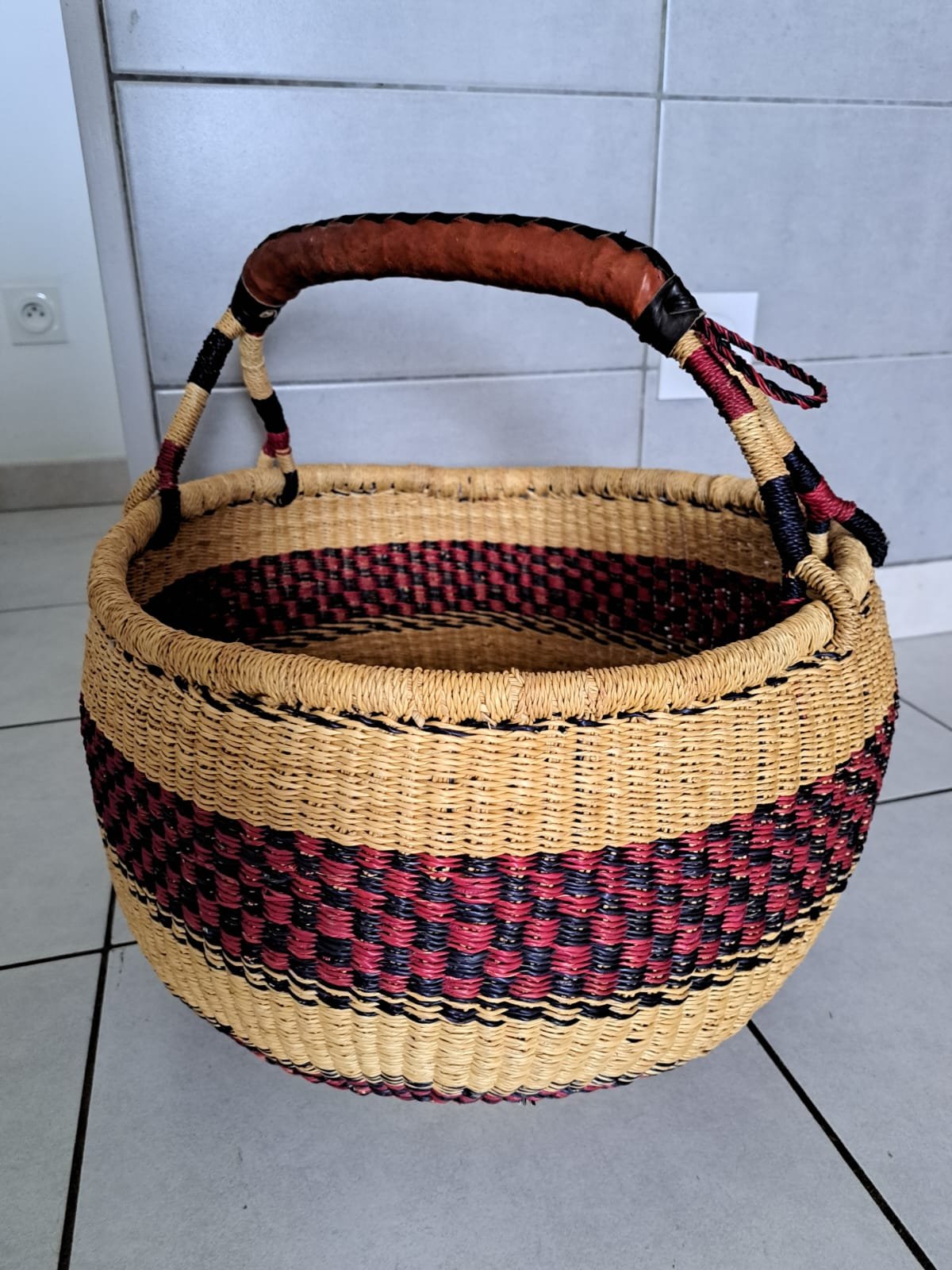 Panier artisanal tressé